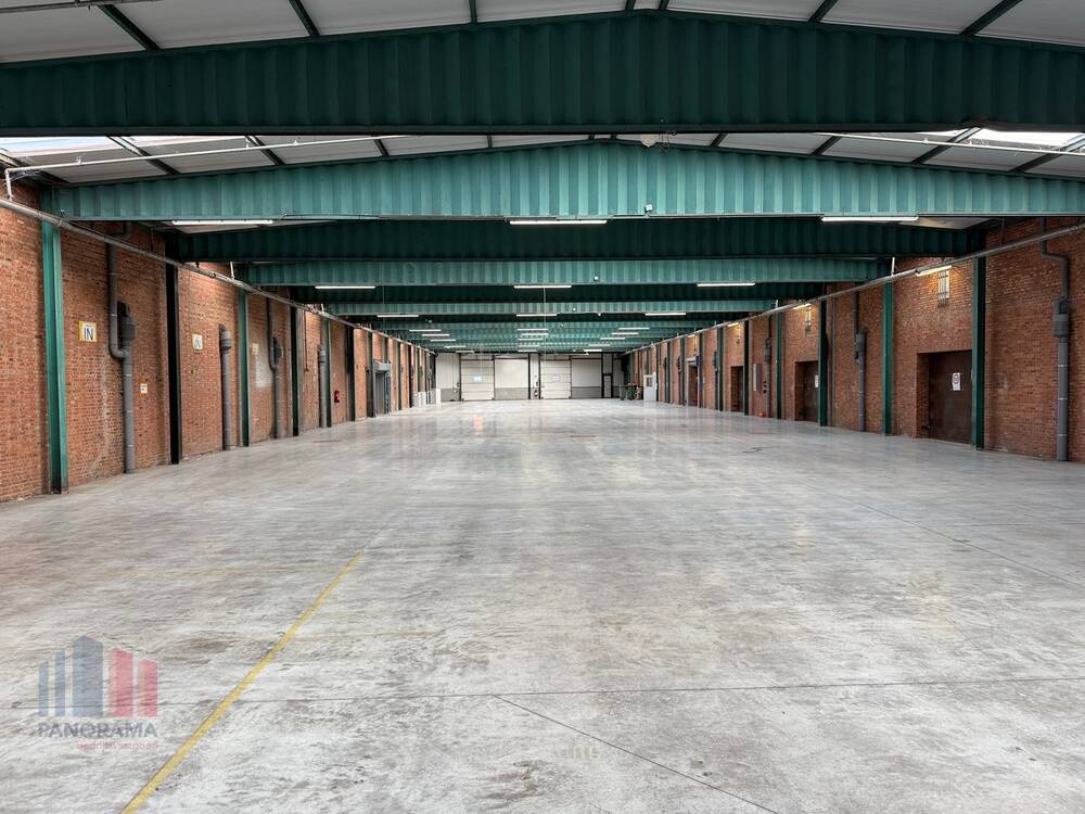 Handelszaak te  huur in Sint-Niklaas 9100 5625.00€  slaapkamers 1500.00m² - Zoekertje 569399