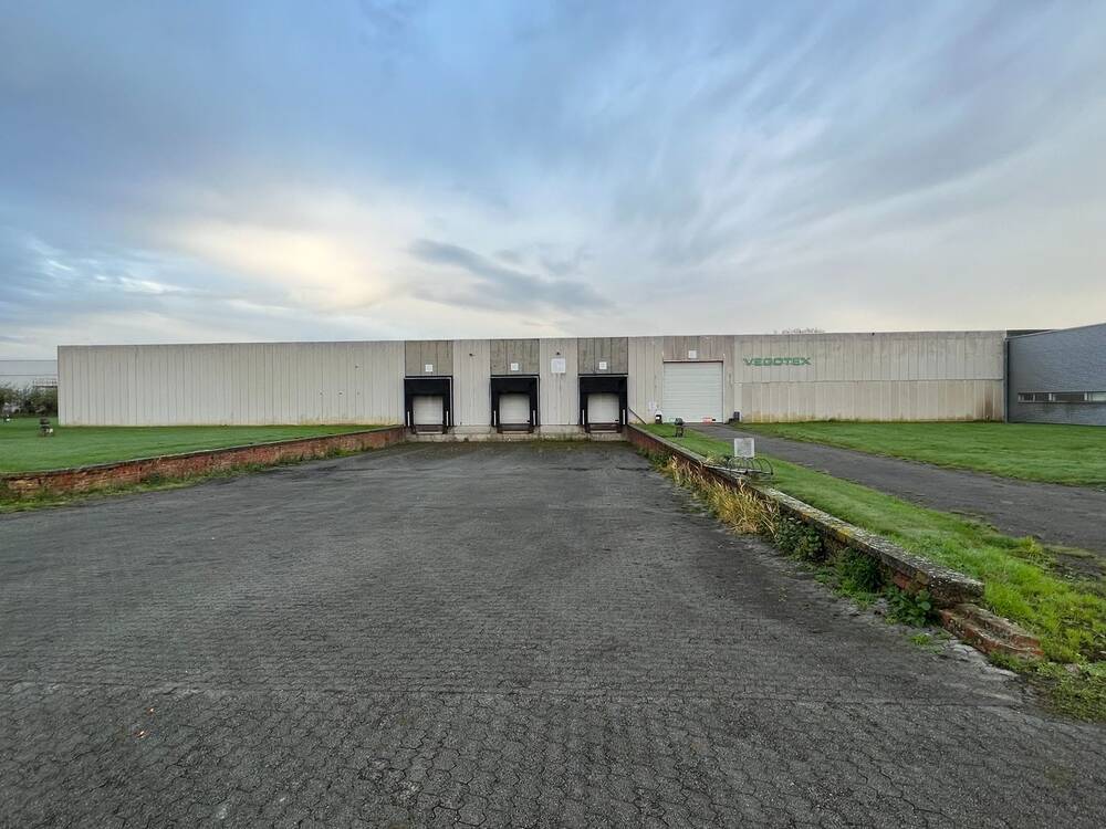 Handelszaak te  huur in Sint-Niklaas 9100 24800.00€  slaapkamers 8504.00m² - Zoekertje 569394