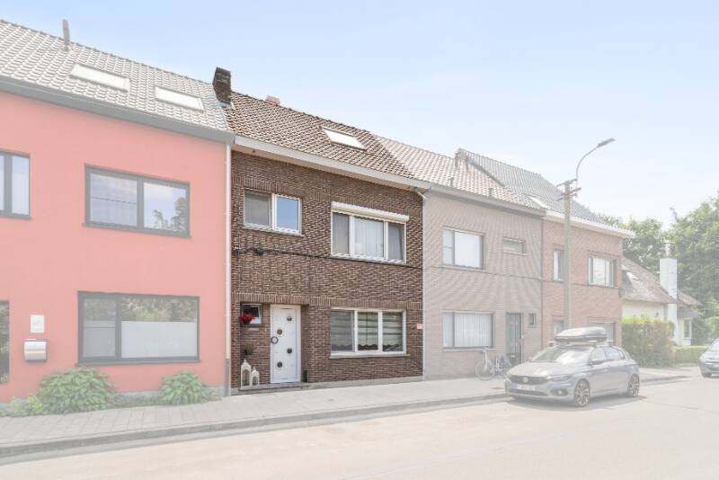 Huis te koop in Sint-Amandsberg 9040 399000.00€ 3 slaapkamers m² - Zoekertje 569713