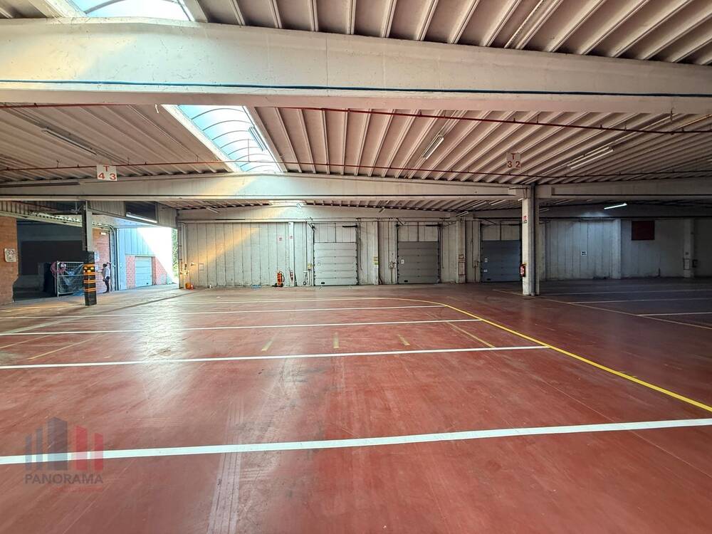Handelszaak te  huur in Sint-Niklaas 9100 47160.00€  slaapkamers 15681.00m² - Zoekertje 569397
