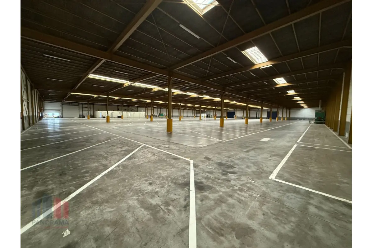 Handelszaak te  huur in Sint-Niklaas 9100 23530.00€  slaapkamers 6723.00m² - Zoekertje 569389