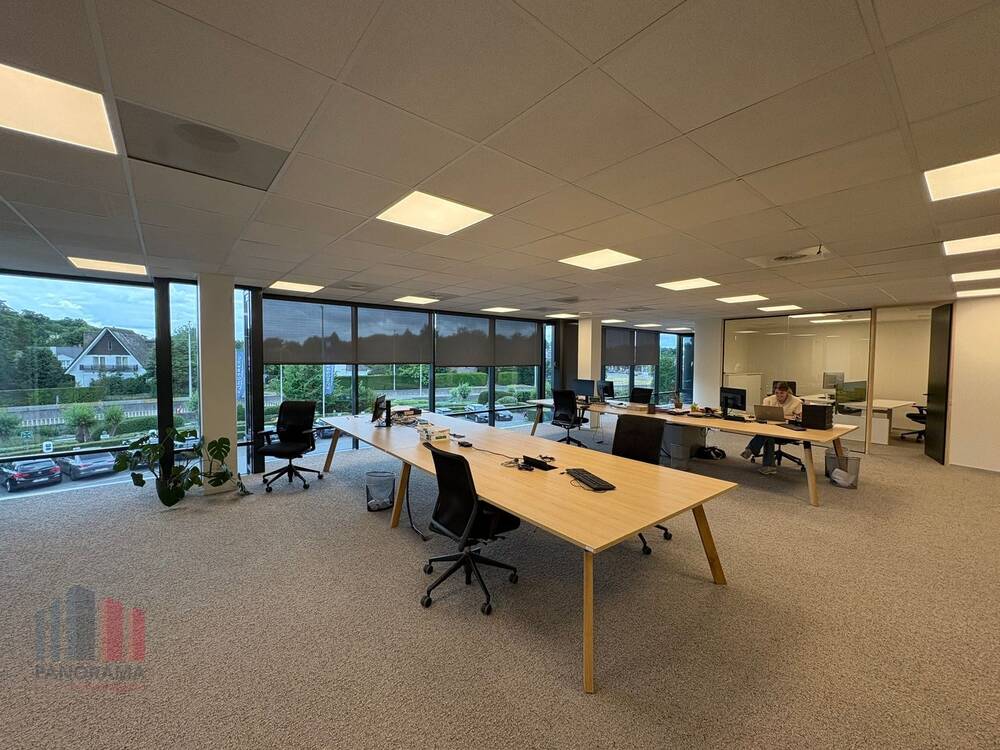 Handelszaak te  huur in Sint-Denijs-Westrem 9051 12263.00€  slaapkamers 981.00m² - Zoekertje 570644