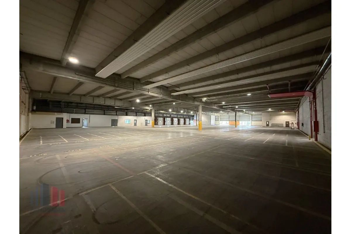 Handelszaak te  huur in Dendermonde 9200 6000.00€  slaapkamers 2000.00m² - Zoekertje 570633