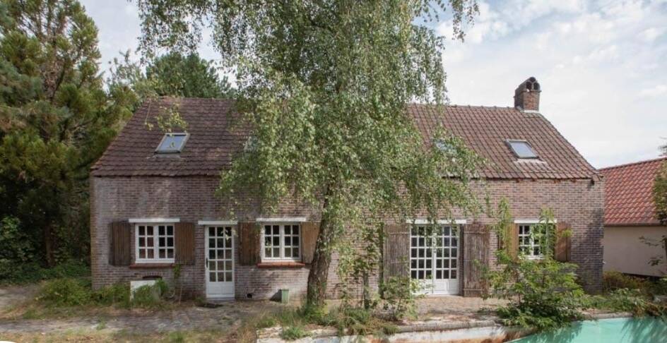 Huis te koop in Sint-Amandsberg 9040 300000.00€ 2 slaapkamers 300.00m² - Zoekertje 573178