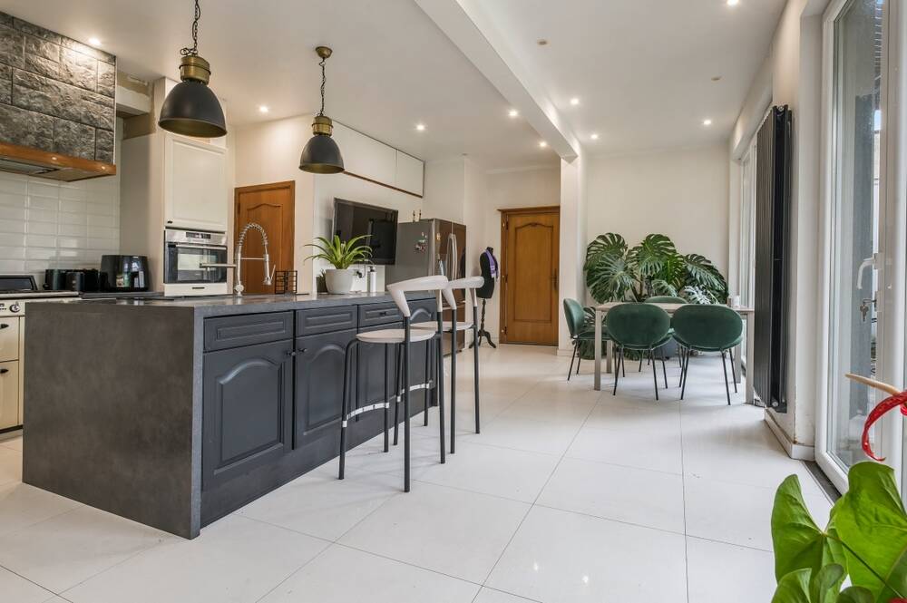 Huis te koop in Sint-Niklaas 9100 399000.00€ 5 slaapkamers 367.00m² - Zoekertje 576036