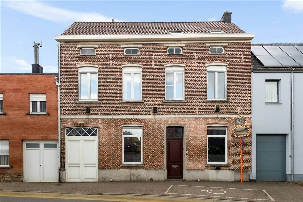 Huis te  koop in Gijzegem 9308 269000.00€ 4 slaapkamers 200.40m² - Zoekertje 575672