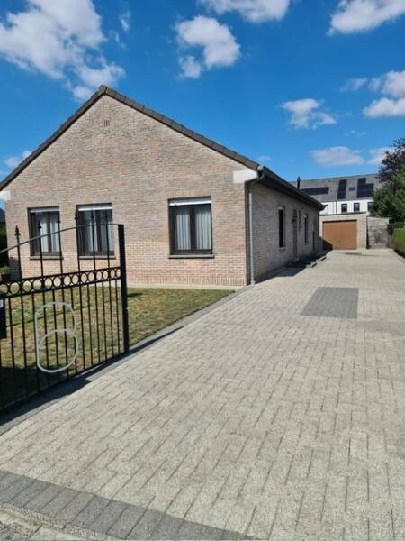 Bungalow te  huur in Lokeren 9160 1300.00€ 2 slaapkamers m² - Zoekertje 576837