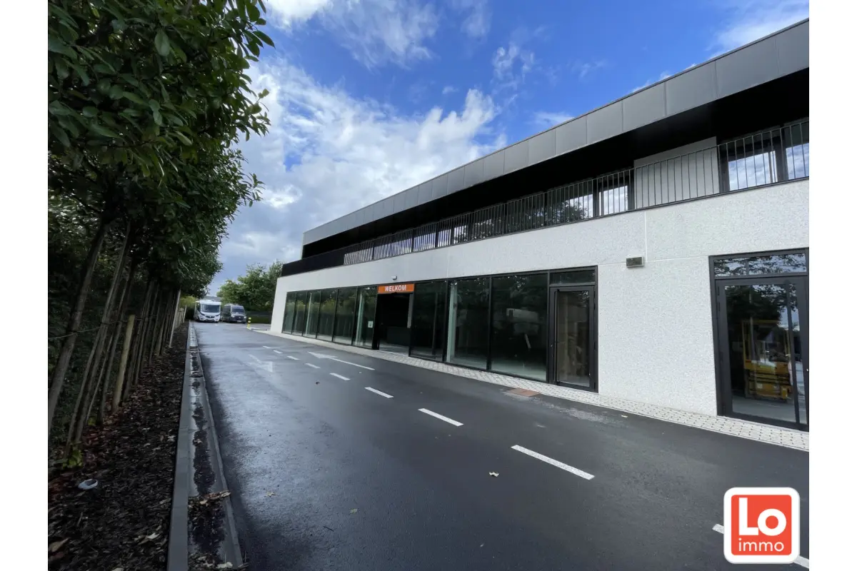 Handelszaak te  huur in Lochristi 9080 8800.00€  slaapkamers m² - Zoekertje 578225