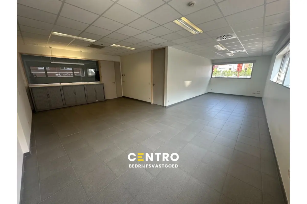 Handelszaak te  huur in Knesselare 9910 595.00€  slaapkamers 78.00m² - Zoekertje 582316