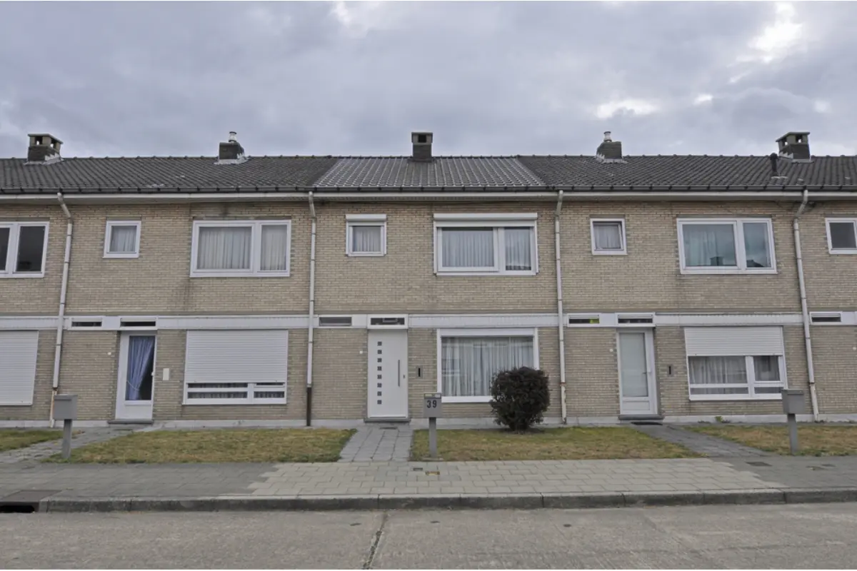 Huis te  koop in Zelzate 9060 214000.00€ 3 slaapkamers m² - Zoekertje 581108