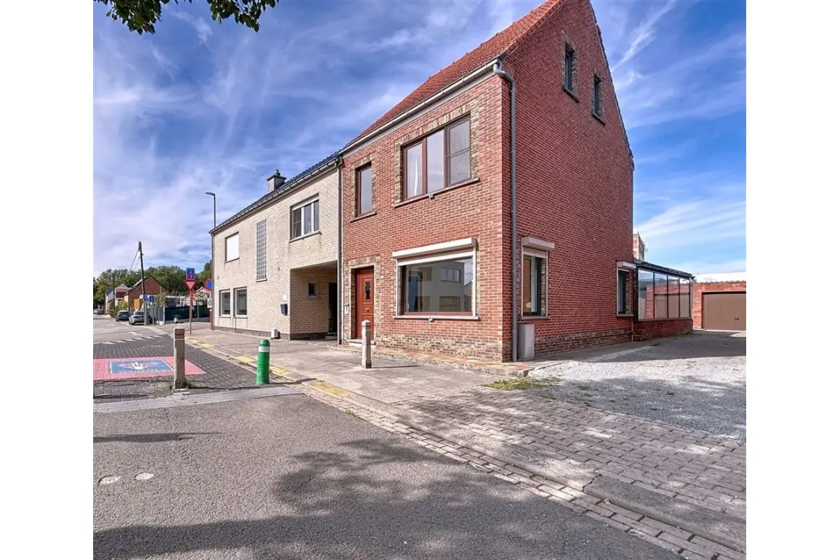 Huis te  koop in De Klinge 9170 239000.00€ 3 slaapkamers 136.00m² - Zoekertje 586704