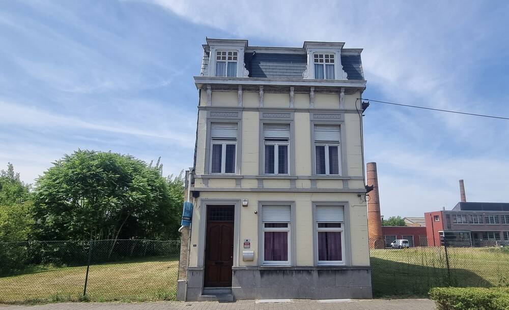 Herenhuis te  koop in Ronse 9600 150000.00€ 4 slaapkamers 200.00m² - Zoekertje 587545