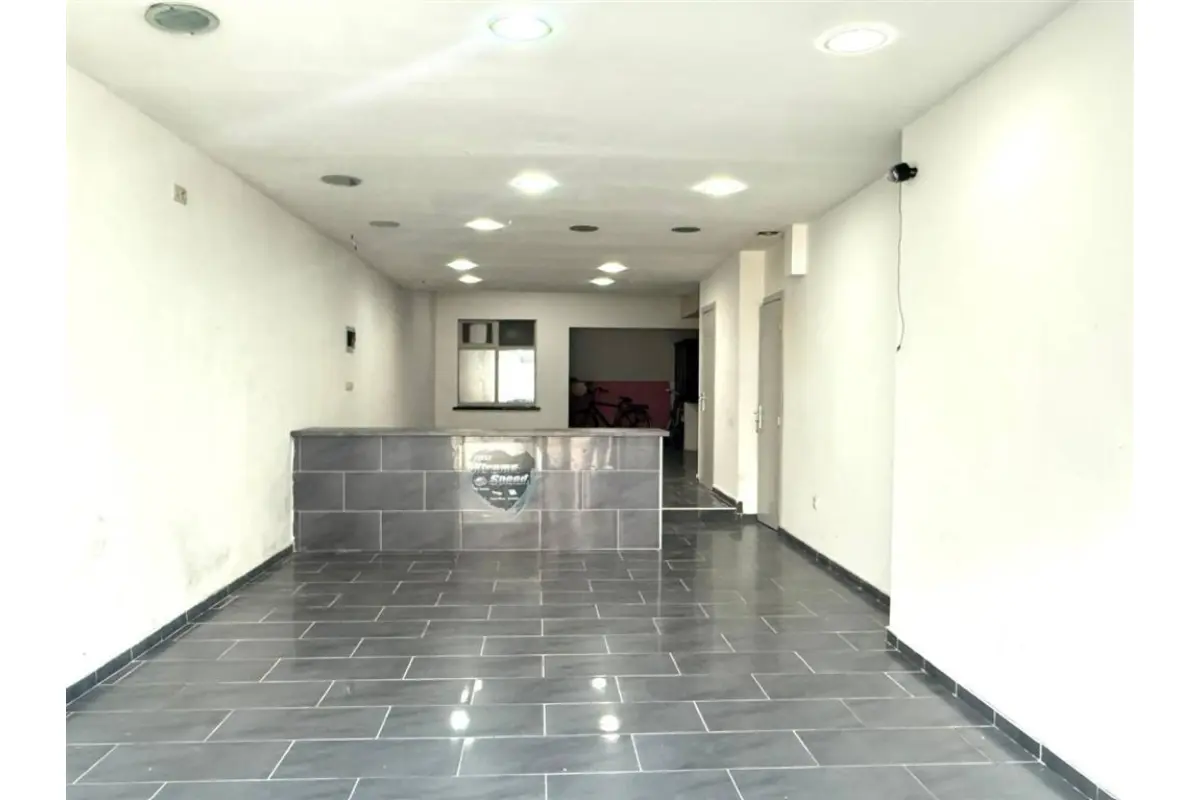 Handelszaak te  huur in Sint-Niklaas 9100 900.00€  slaapkamers m² - Zoekertje 587903