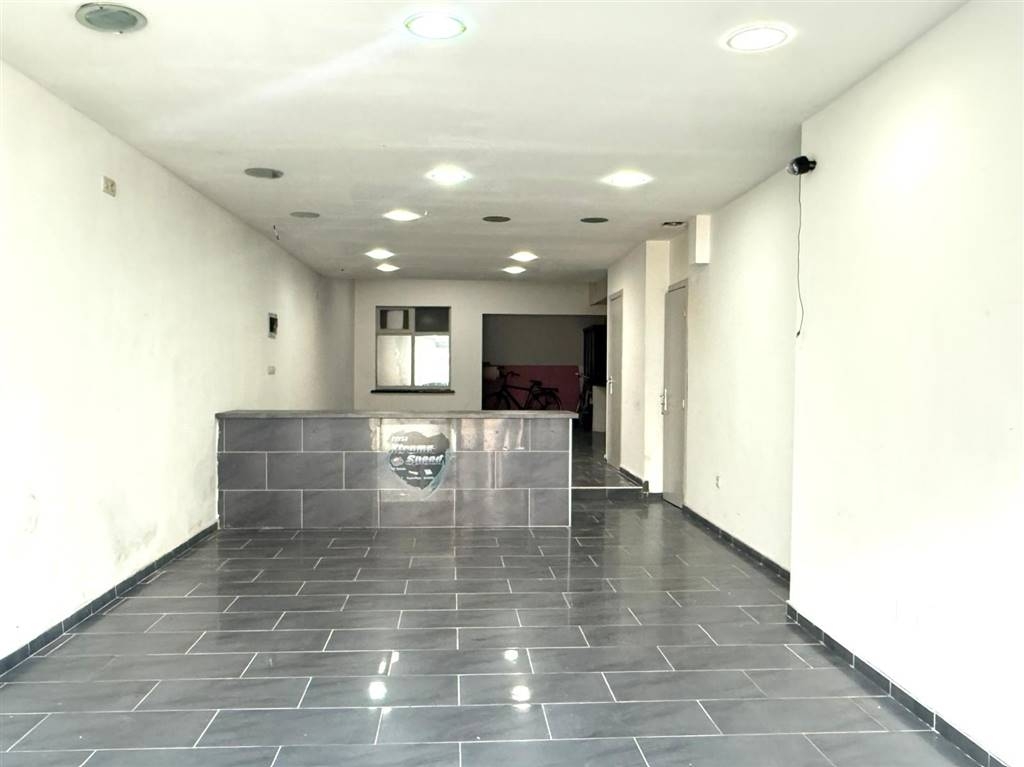 Handelszaak te huur in Sint-Niklaas 9100 1100.00€ slaapkamers m² - Zoekertje 587903