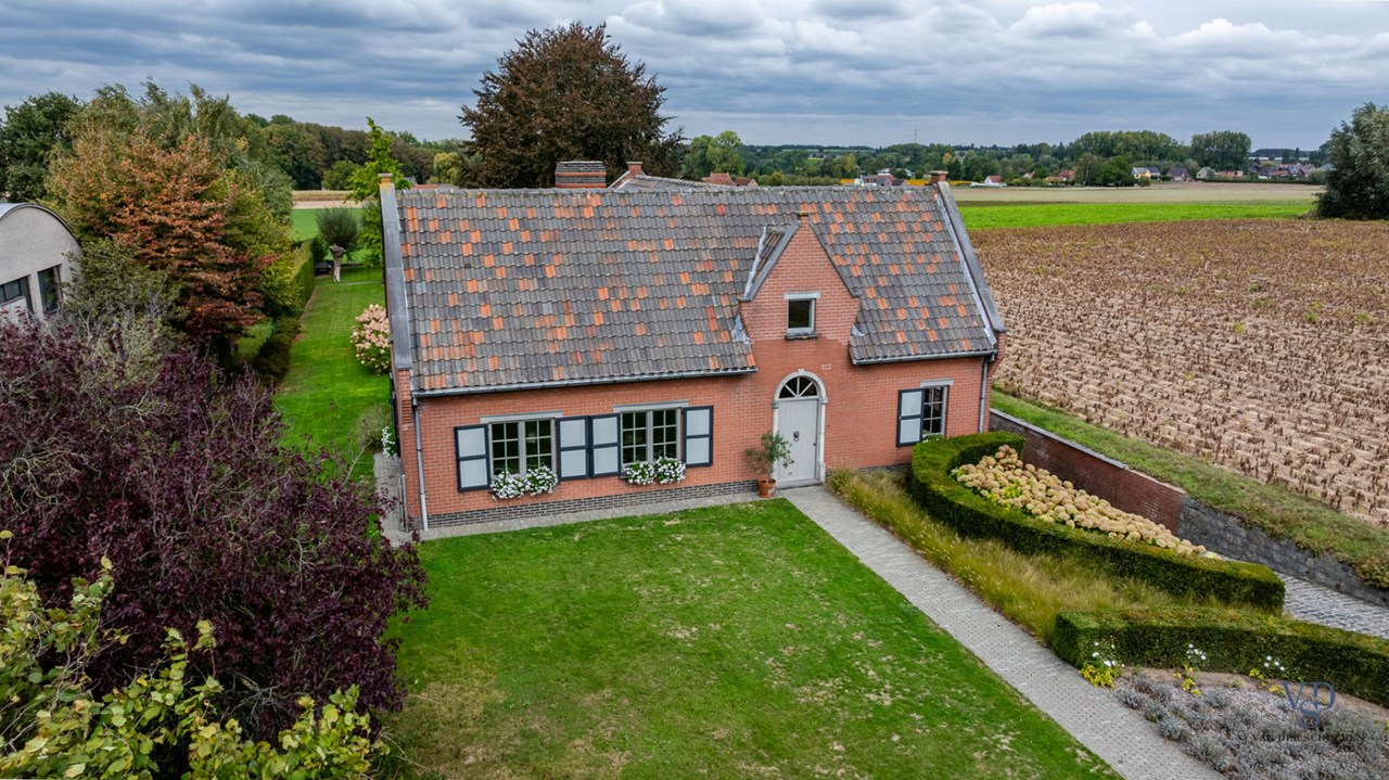 Huis te  koop in Dikkelvenne 9890 550000.00€ 4 slaapkamers 209.00m² - Zoekertje 590659