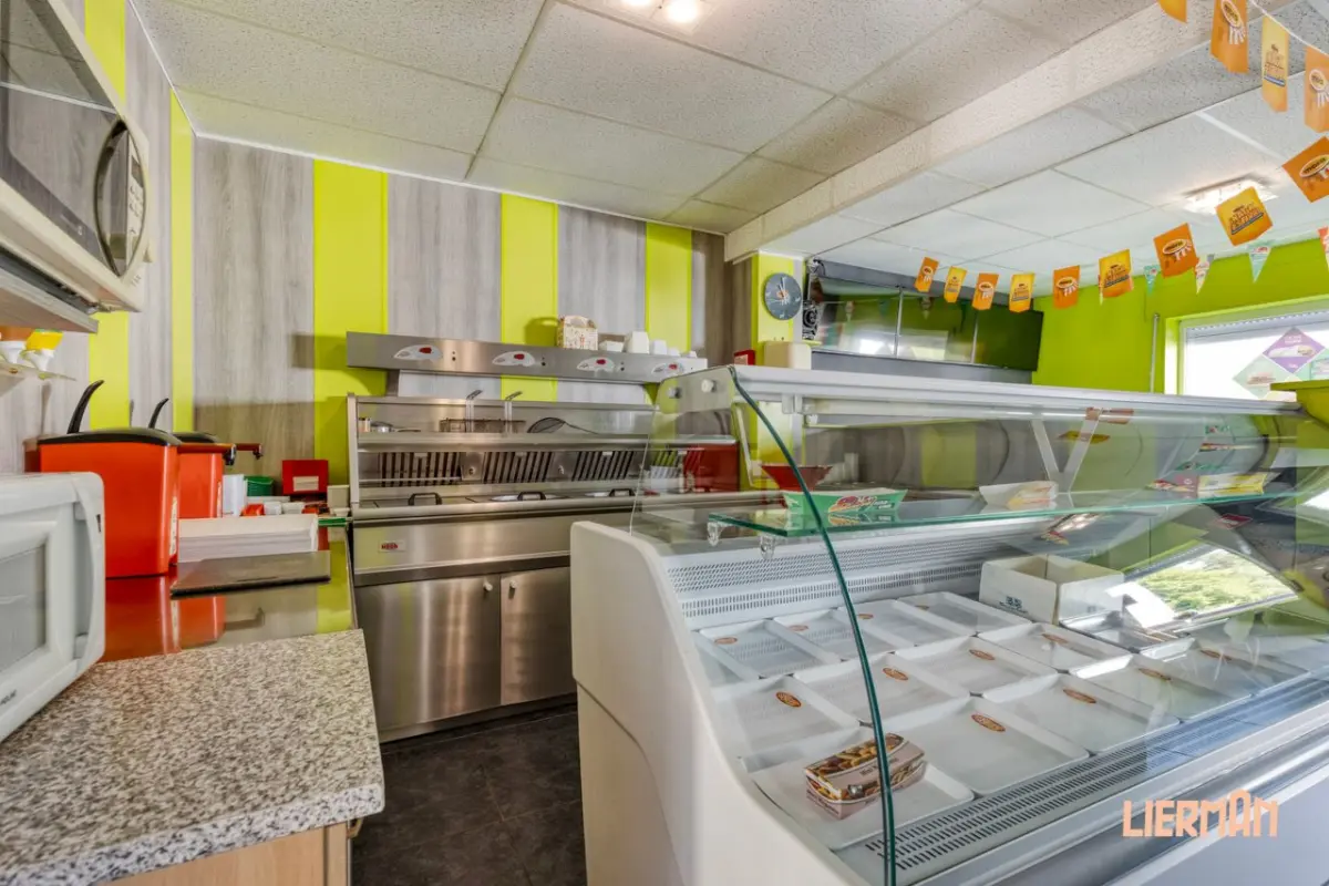 Handelszaak te  koop in Aalst 9300 270000.00€  slaapkamers m² - Zoekertje 592184