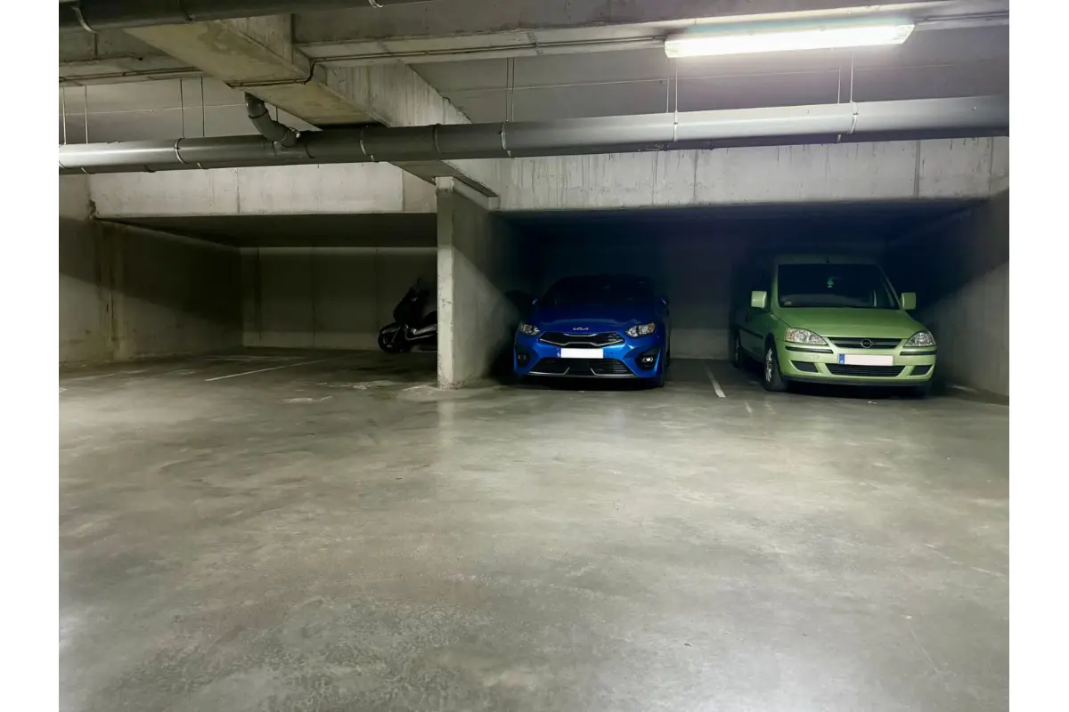 Box te  koop in Gent 9000 18000.00€  slaapkamers m² - Zoekertje 594165