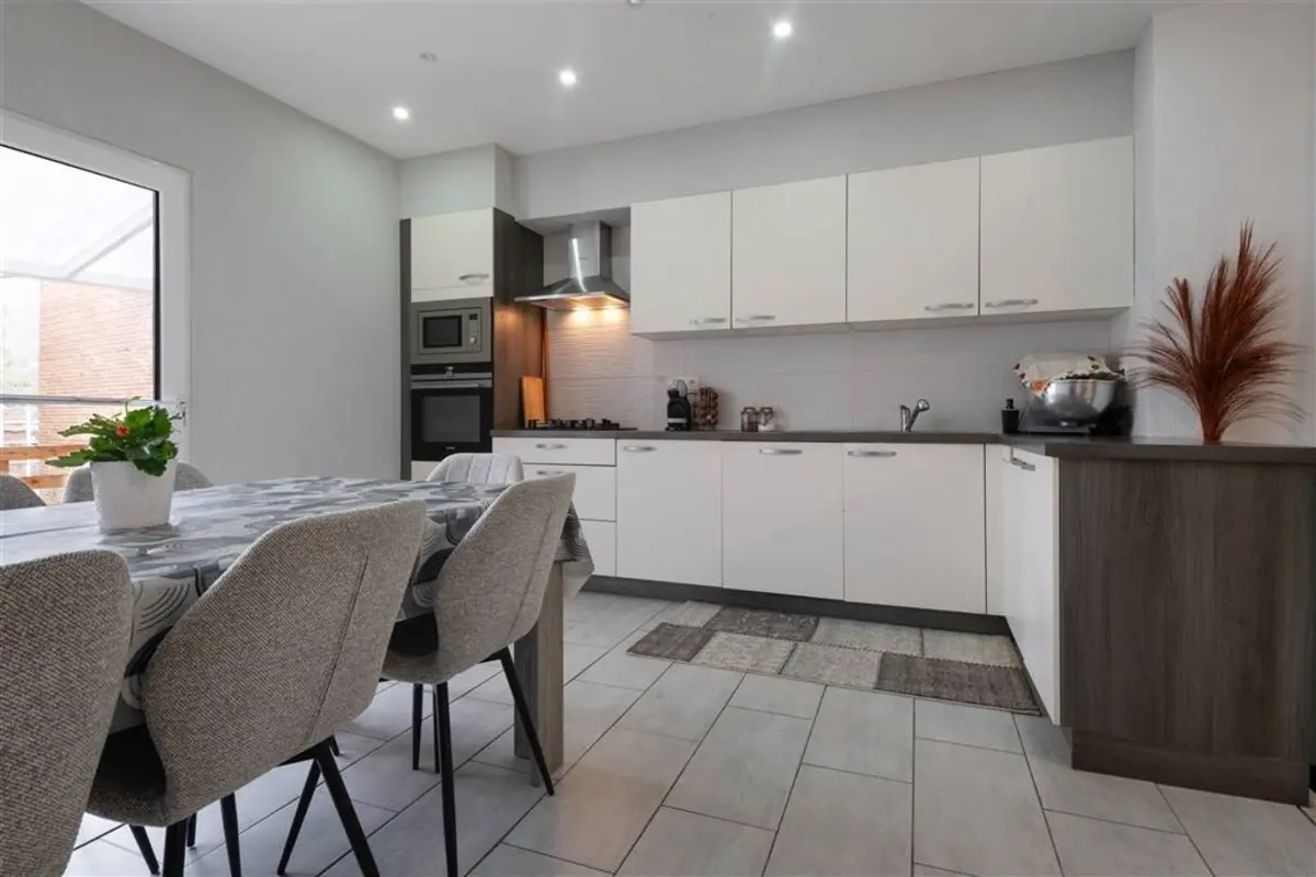 Huis te  koop in Denderwindeke 9400 395000.00€ 3 slaapkamers 145.00m² - Zoekertje 596446