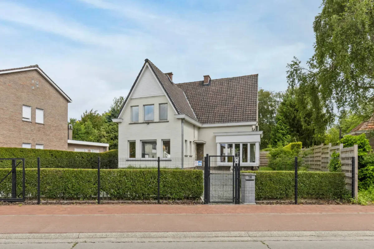 Handelszaak te  koop in Nevele 9850 485000.00€  slaapkamers 262.00m² - Zoekertje 597574