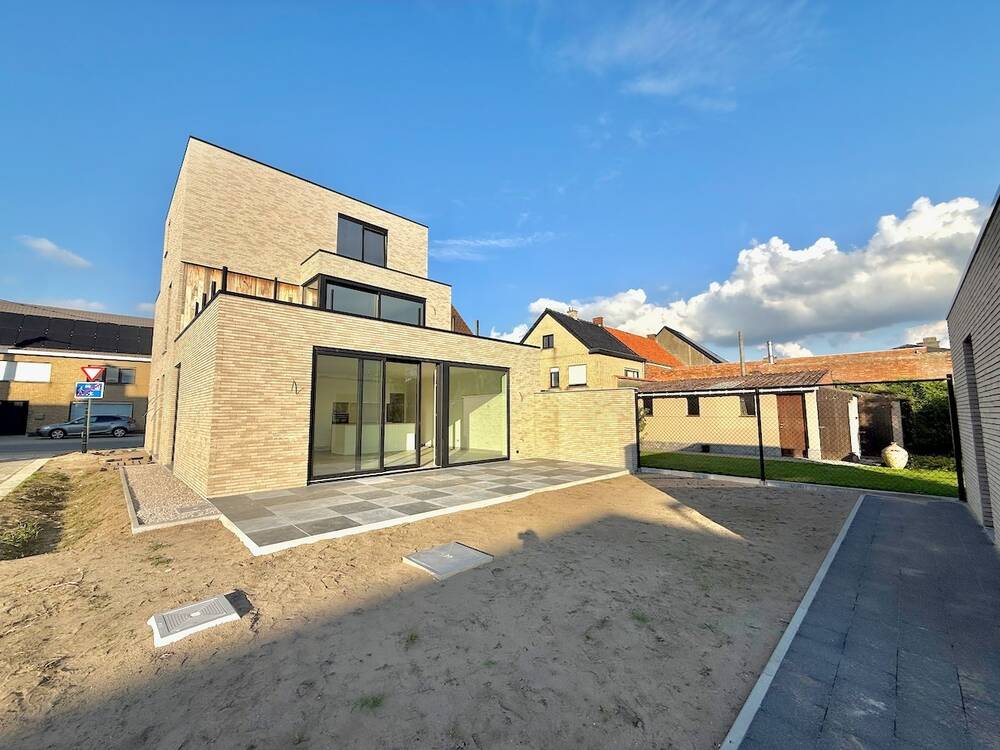Appartement te  huur in Oosteeklo 9968 1150.00€ 3 slaapkamers 150.00m² - Zoekertje 598704
