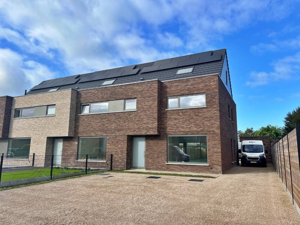 Huis te  huur in Sleidinge 9940 1400.00€ 4 slaapkamers m² - Zoekertje 599391