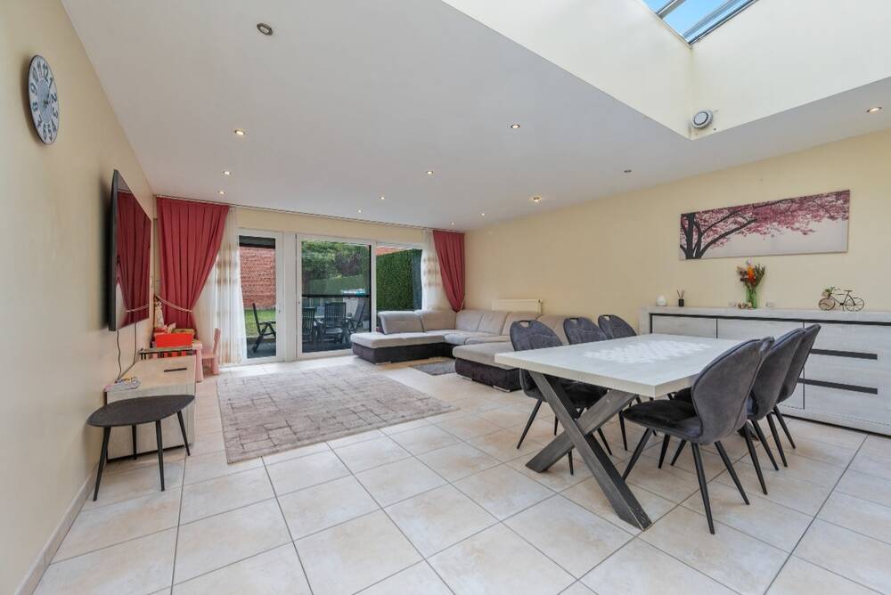 Huis te koop in Sint-Niklaas 9100 389000.00€ 4 slaapkamers 165.00m² - Zoekertje 601035