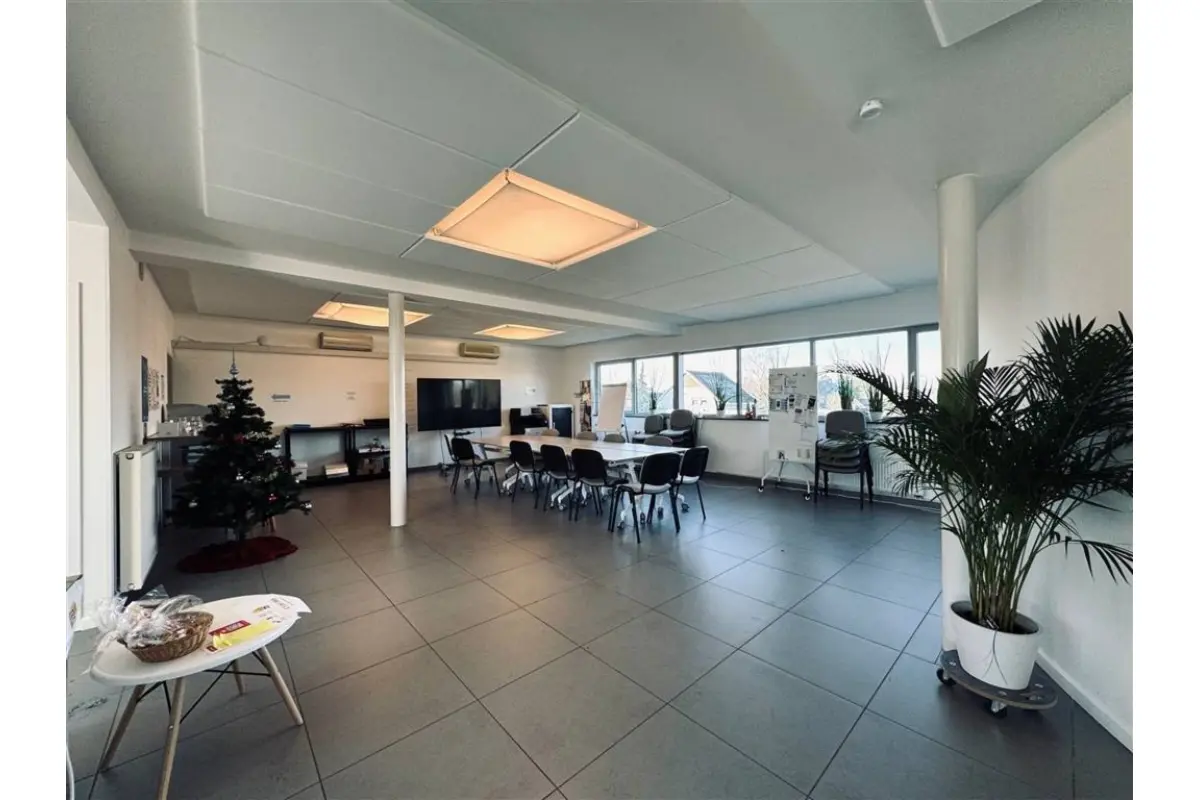 Handelszaak te  huur in Waasmunster 9250 1415.00€  slaapkamers 130.00m² - Zoekertje 601284