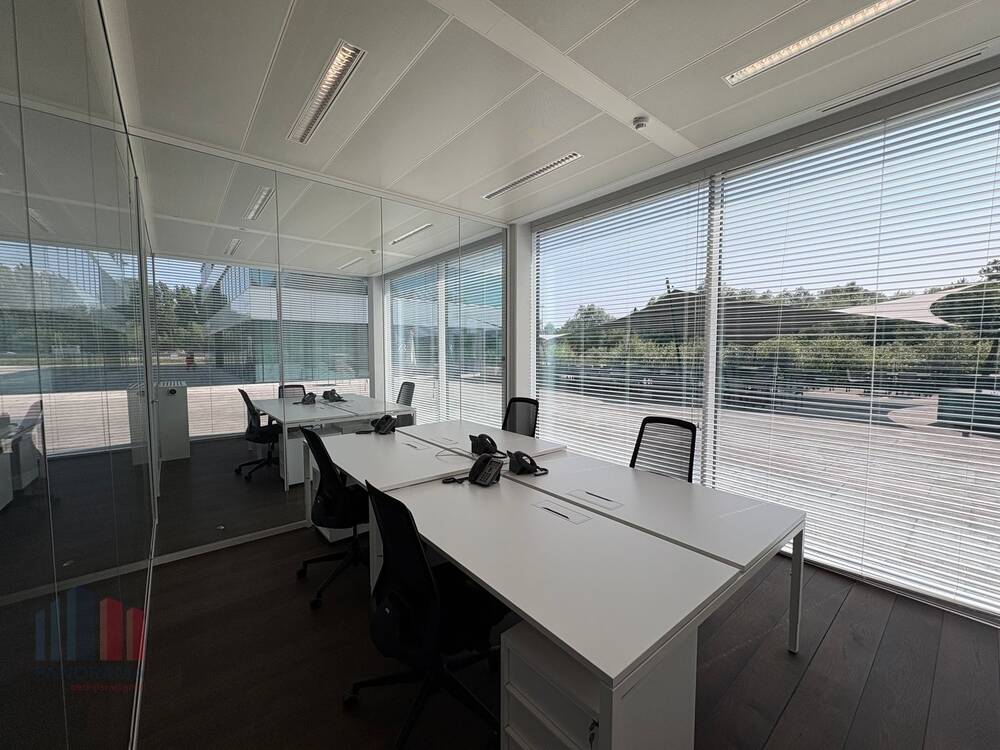Handelszaak te huur in Zwijnaarde 9052 16688.00€ slaapkamers 646.00m² - Zoekertje 602001