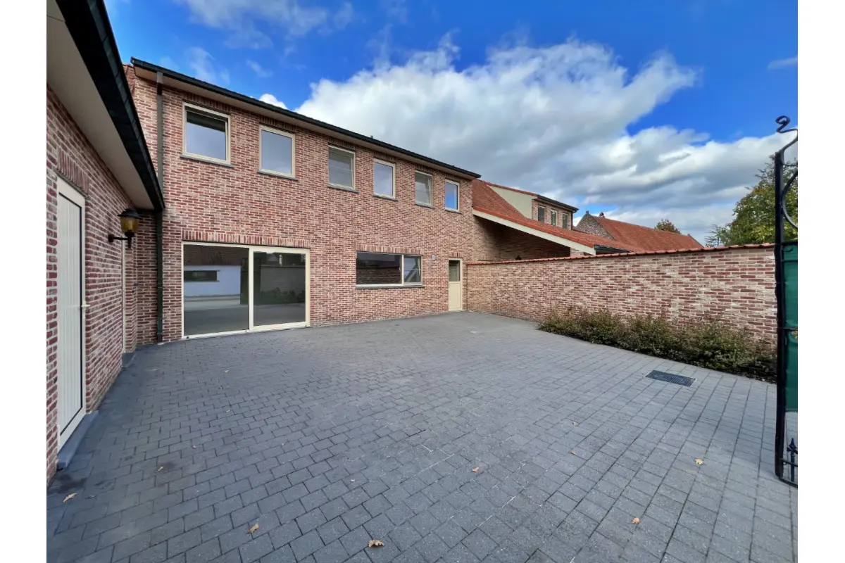 Huis te  huur in Lovendegem 9920 1100.00€ 3 slaapkamers 198.00m² - Zoekertje 603170