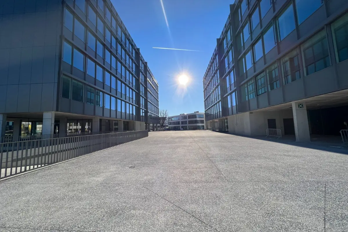 Handelszaak te  huur in Sint-Denijs-Westrem 9051 25000.00€  slaapkamers 2000.00m² - Zoekertje 605268