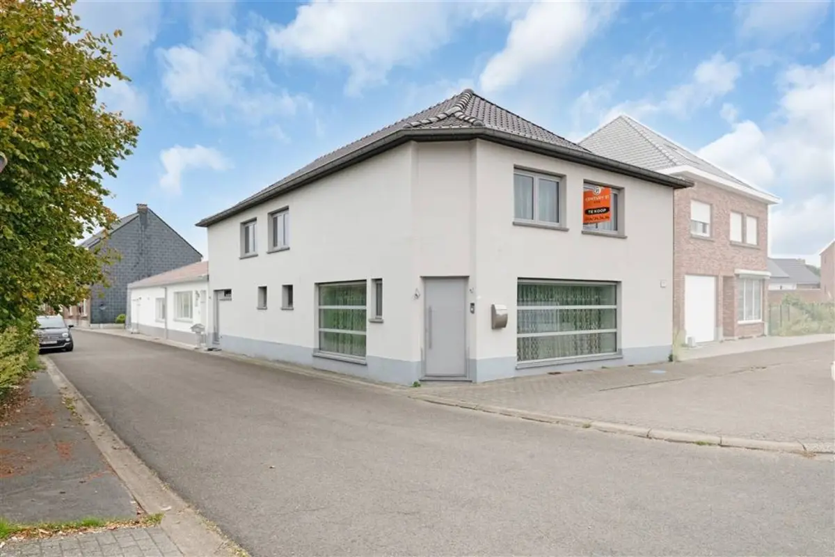 Huis te  koop in Moerbeke 9500 269000.00€ 4 slaapkamers 150.00m² - Zoekertje 605315