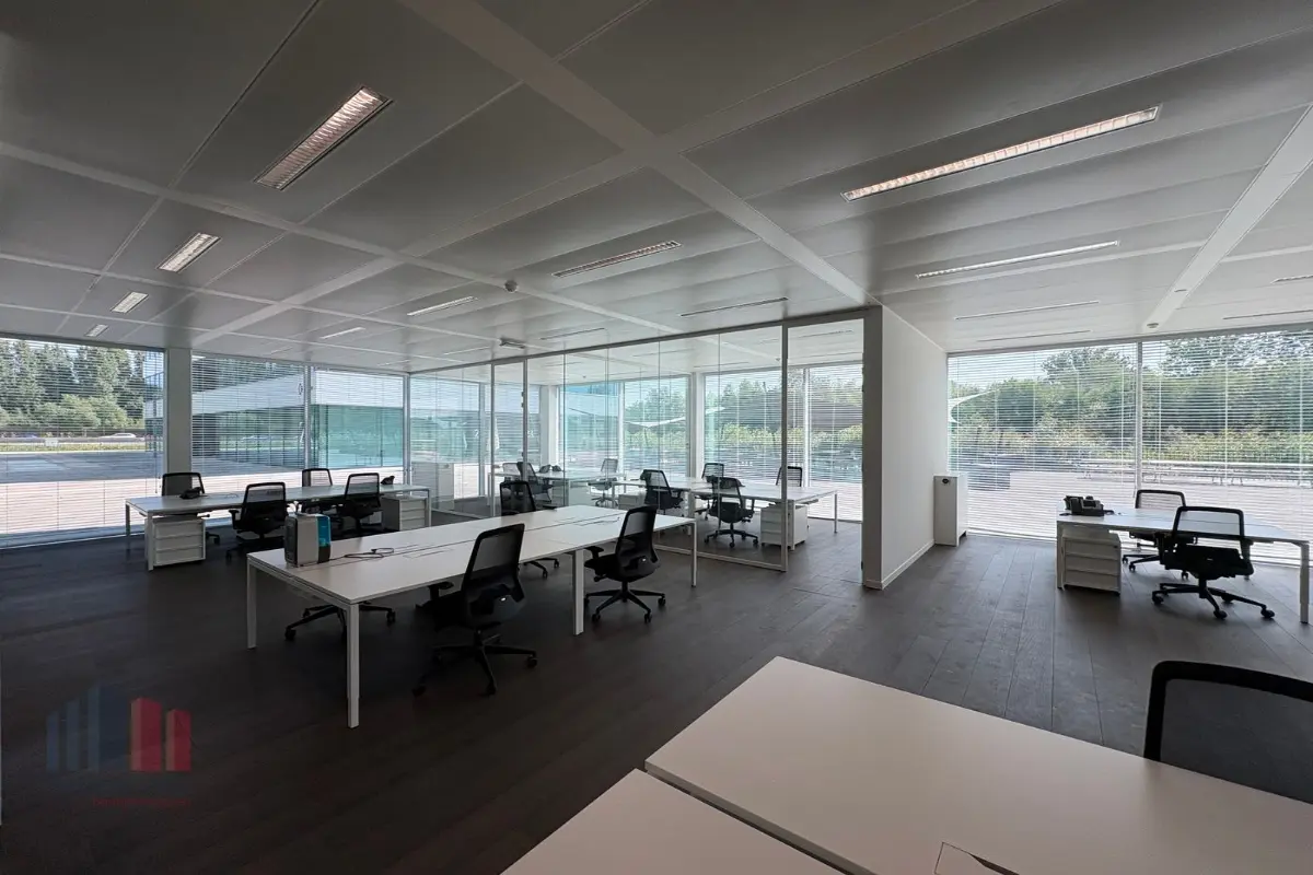Handelszaak te huur in Zwijnaarde 9052 33377.00€ slaapkamers 1292.00m² - Zoekertje 606317