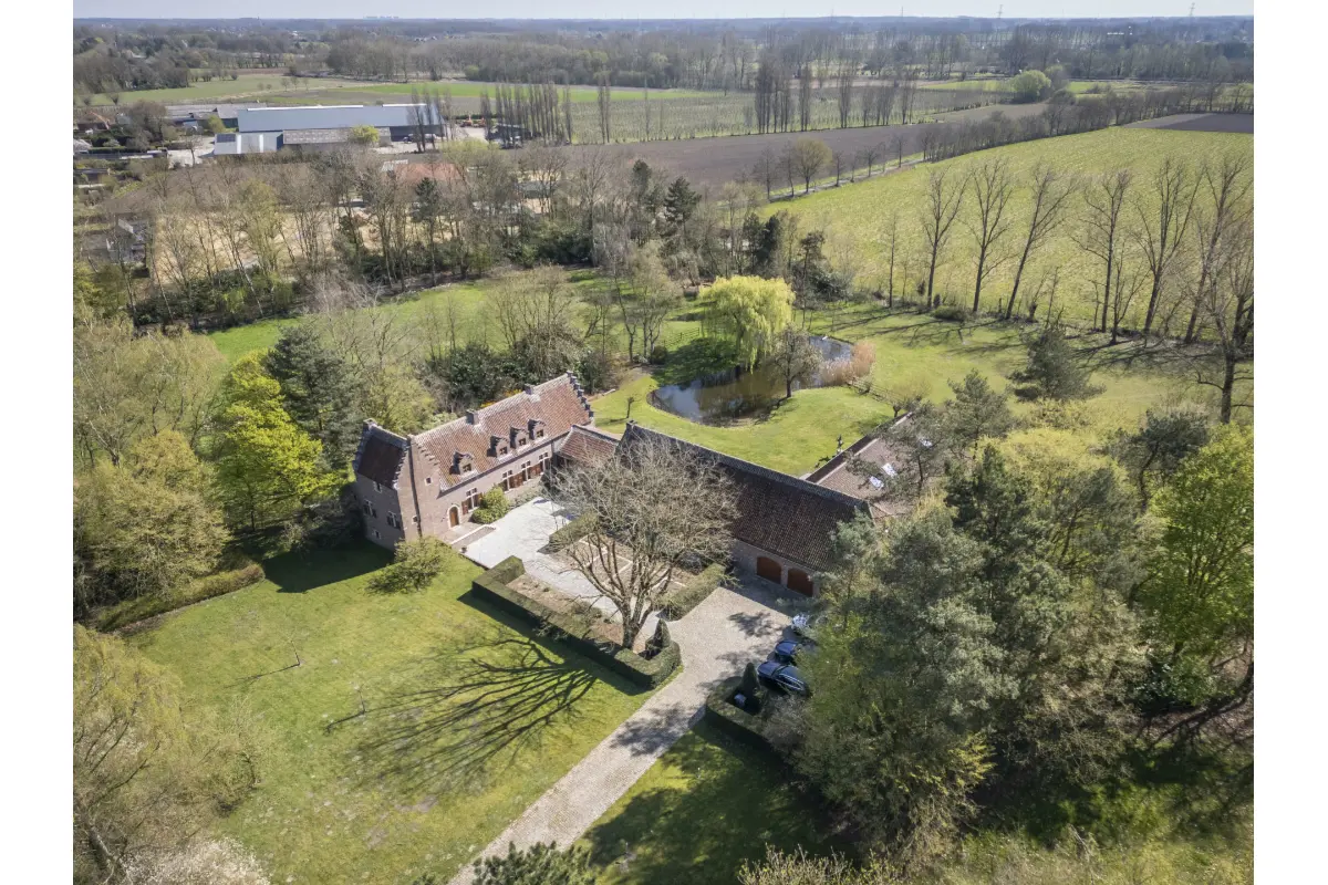 Huis te  koop in Eksaarde 9160 2450000.00€ 5 slaapkamers 1010.00m² - Zoekertje 606761