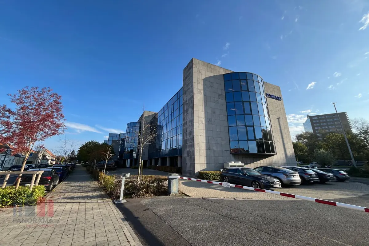 Handelszaak te huur in Zwijnaarde 9052 6765.00€ slaapkamers 738.00m² - Zoekertje 606302