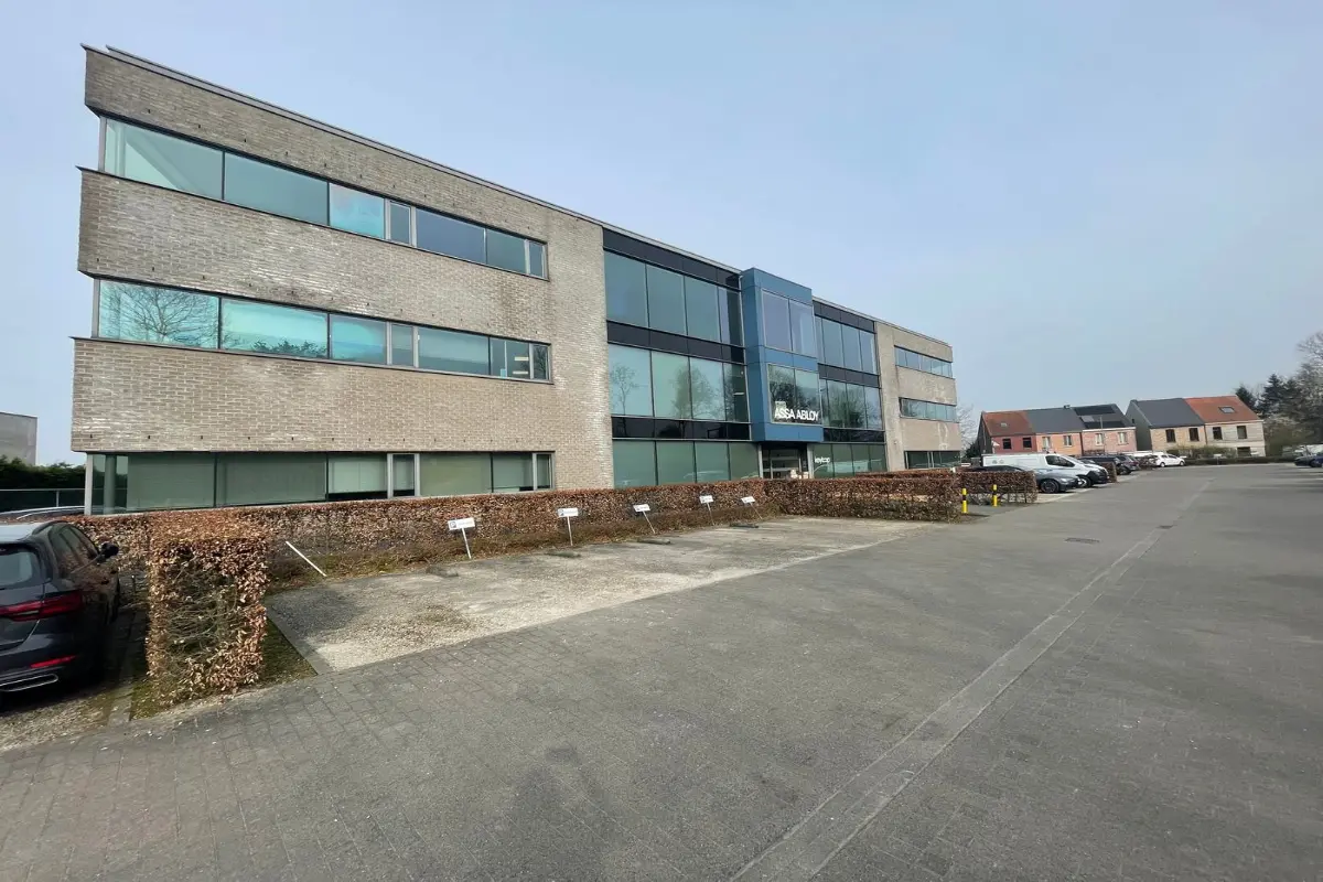 Handelszaak te  huur in Melle 9090 5700.00€  slaapkamers m² - Zoekertje 607981