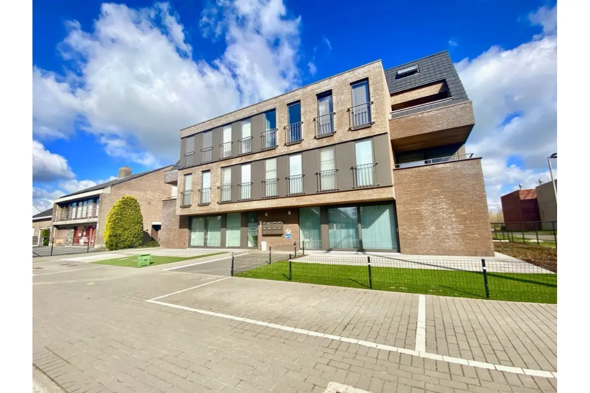 Duplex te  koop in Oosteeklo 9968 399000.00€ 3 slaapkamers 163.00m² - Zoekertje 610427