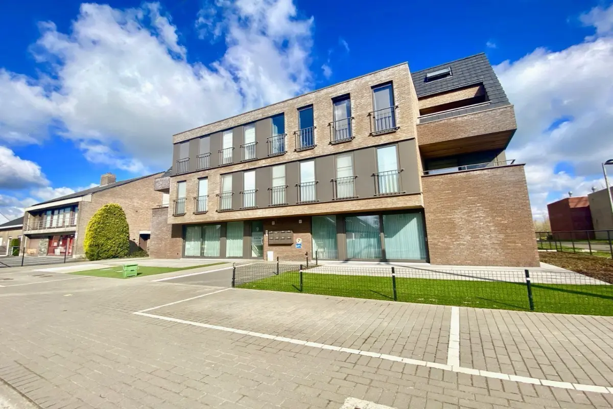 Appartement te  koop in Oosteeklo 9968 399000.00€ 3 slaapkamers 163.00m² - Zoekertje 610427