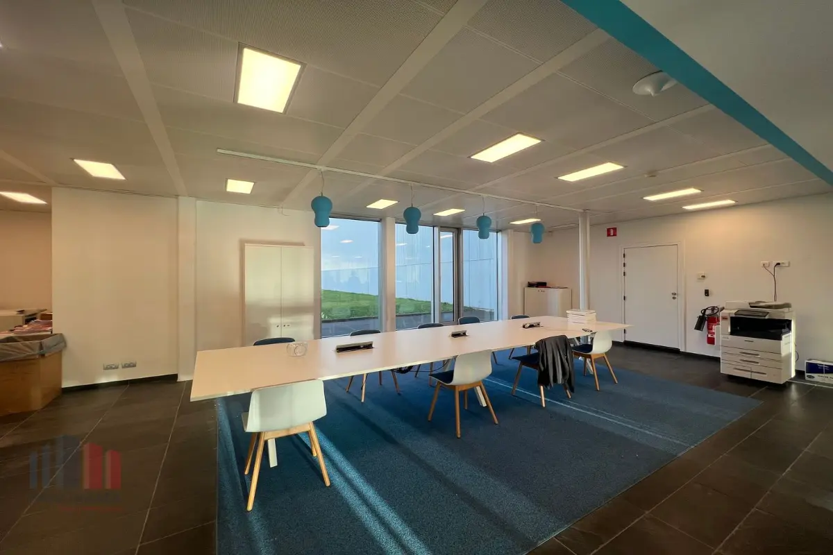 Handelszaak te huur in Nazareth 9810 4900.00€ slaapkamers 325.00m² - Zoekertje 610232