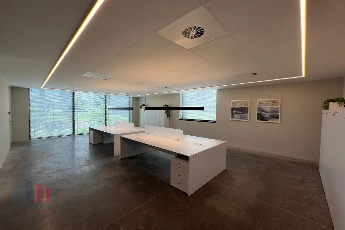 Handelszaak te huur in Nazareth 9810 4500.00€ slaapkamers 480.00m² - Zoekertje 610919