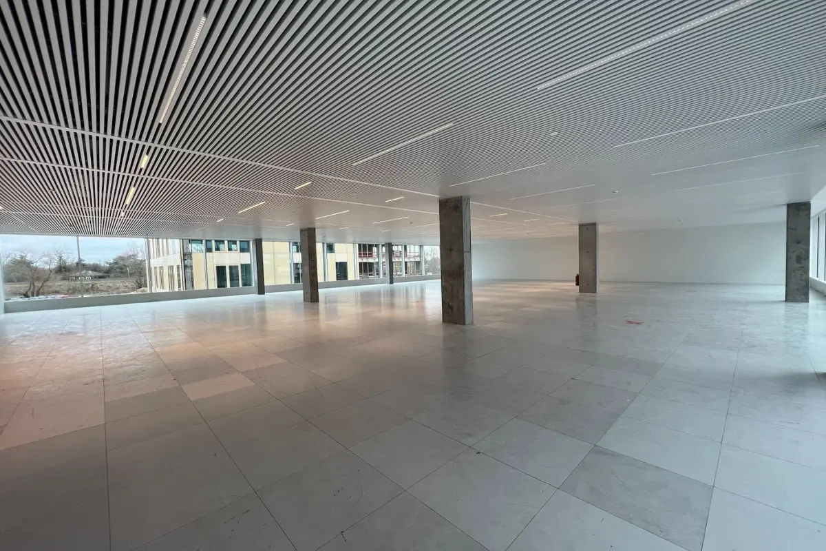 Handelszaak te  huur in Sint-Denijs-Westrem 9051 6250.00€  slaapkamers 500.00m² - Zoekertje 610927