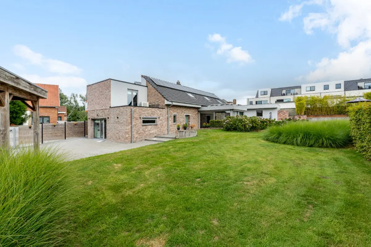 Villa te  in Ninove 9400 650000.00€ 6 slaapkamers 329.00m² - Zoekertje 613699