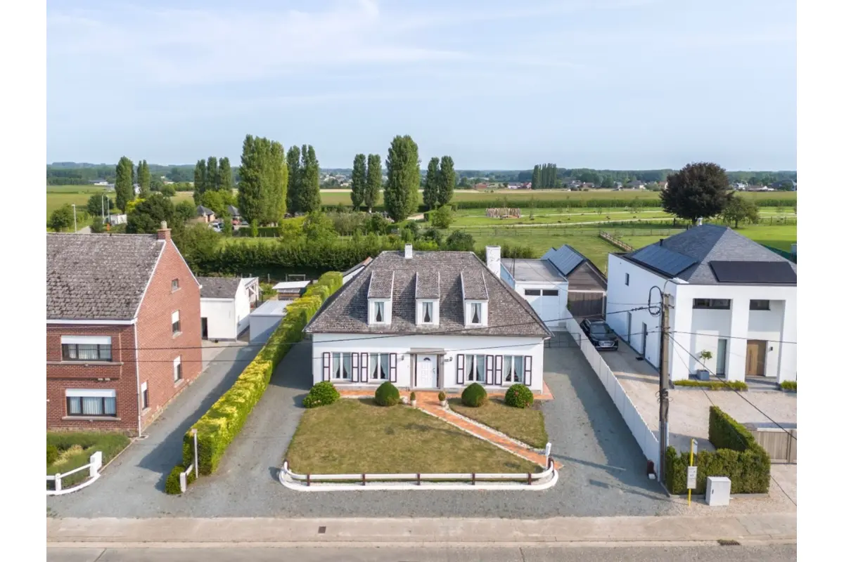 Huis te  koop in Sint-Lievens-Houtem 9520 335000.00€ 3 slaapkamers 193.00m² - Zoekertje 613753