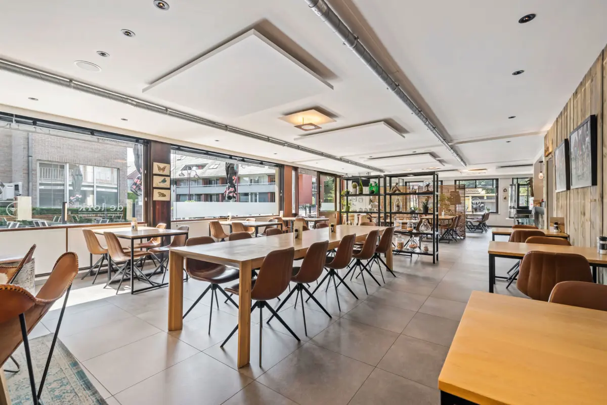 Handelszaak te  koop in Deinze 9800 645000.00€  slaapkamers 496.00m² - Zoekertje 613337