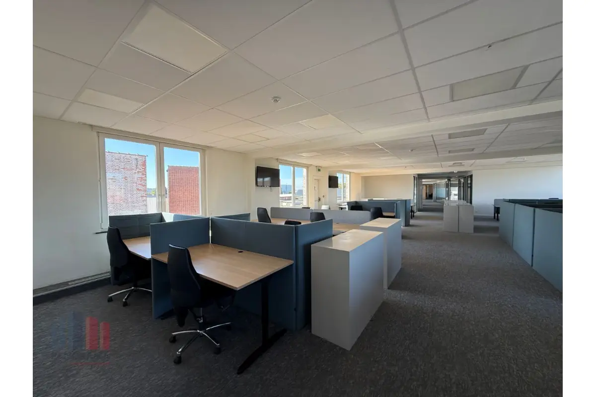 Handelszaak te  huur in Sint-Niklaas 9100 1500.00€  slaapkamers 225.00m² - Zoekertje 613429