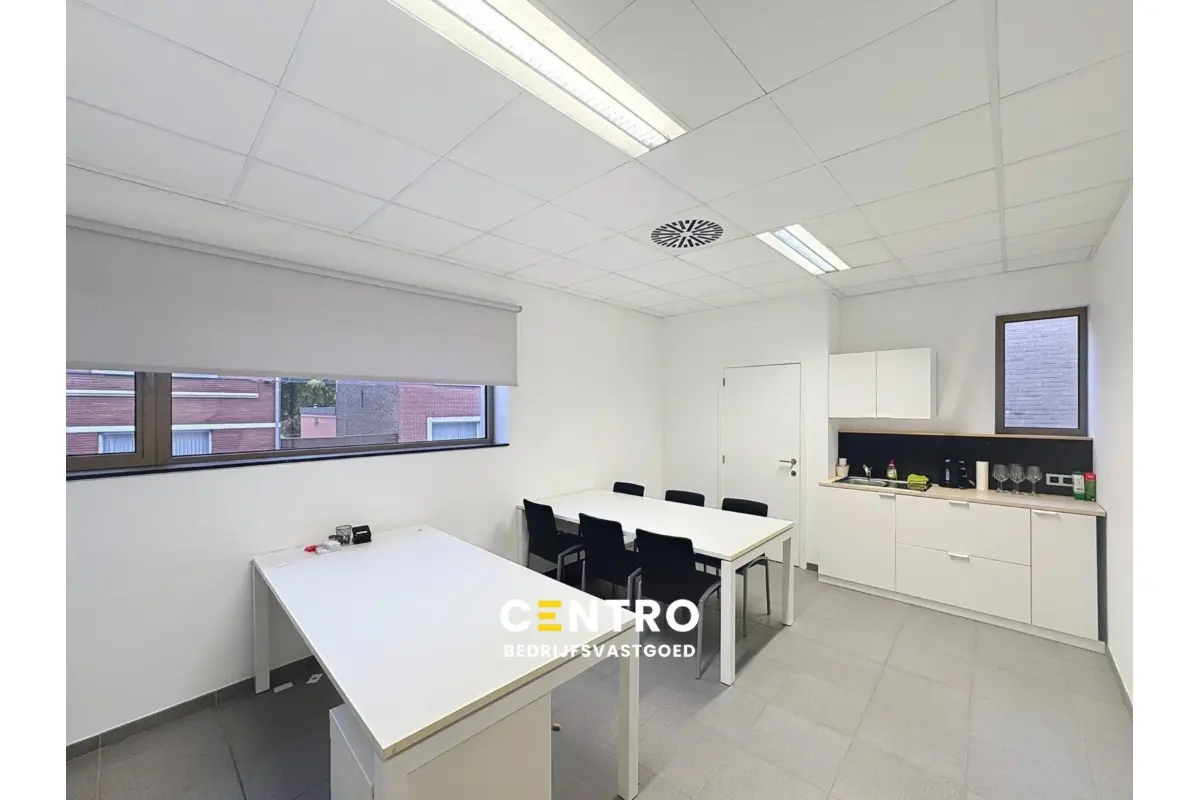 Handelszaak te  huur in Knesselare 9910 550.00€  slaapkamers 45.00m² - Zoekertje 614206