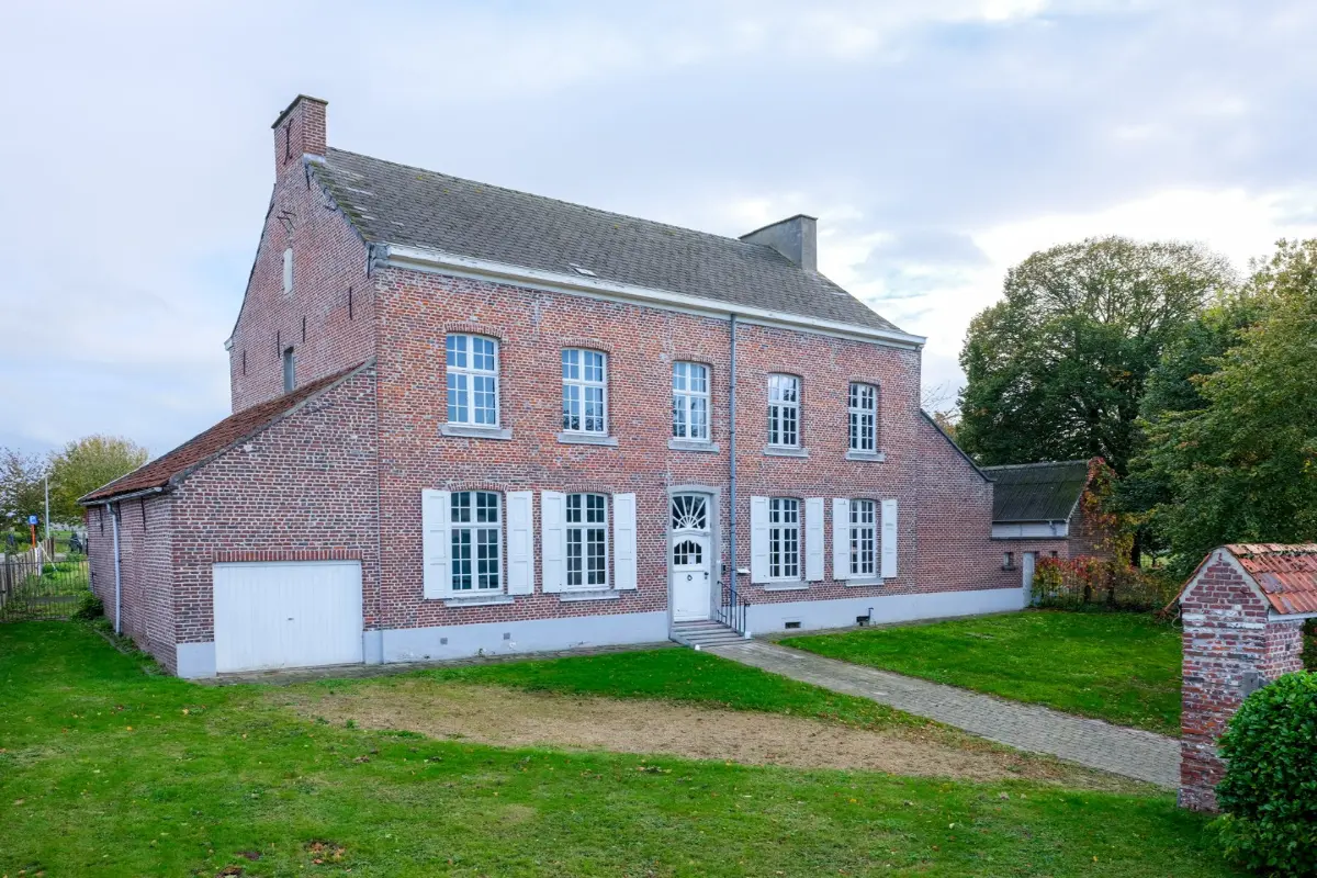Huis te  koop in Erondegem 9420 450000.00€  slaapkamers 352.00m² - Zoekertje 615897