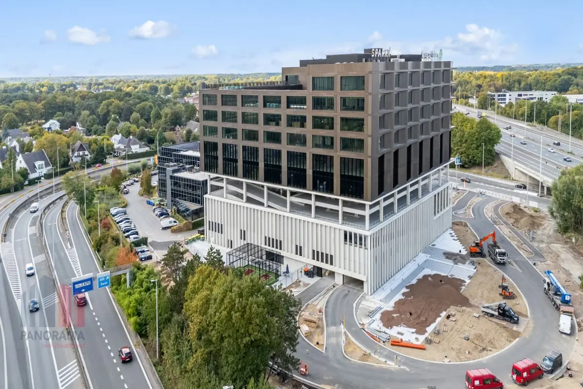 Handelszaak te  huur in Sint-Denijs-Westrem 9051 19031.00€  slaapkamers 1305.00m² - Zoekertje 615169