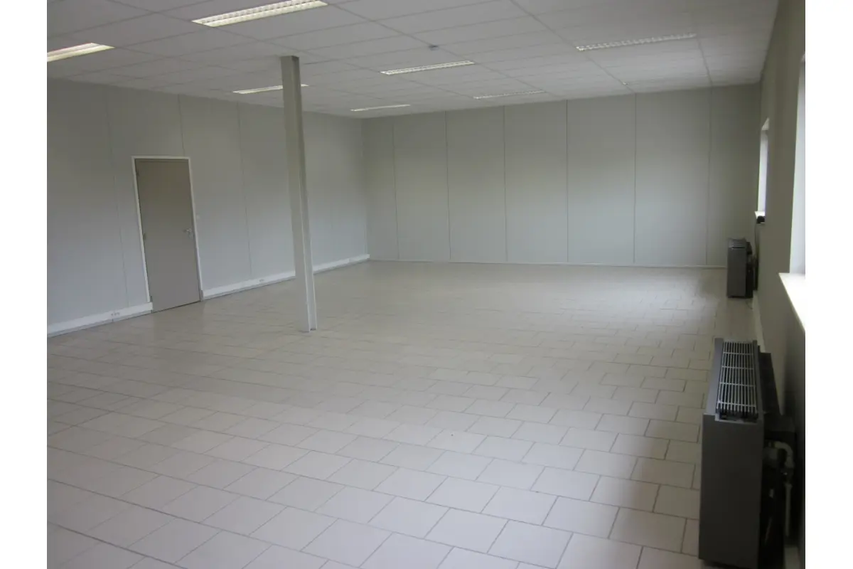 Handelszaak te  huur in Verrebroek 9130 445.00€  slaapkamers m² - Zoekertje 617339