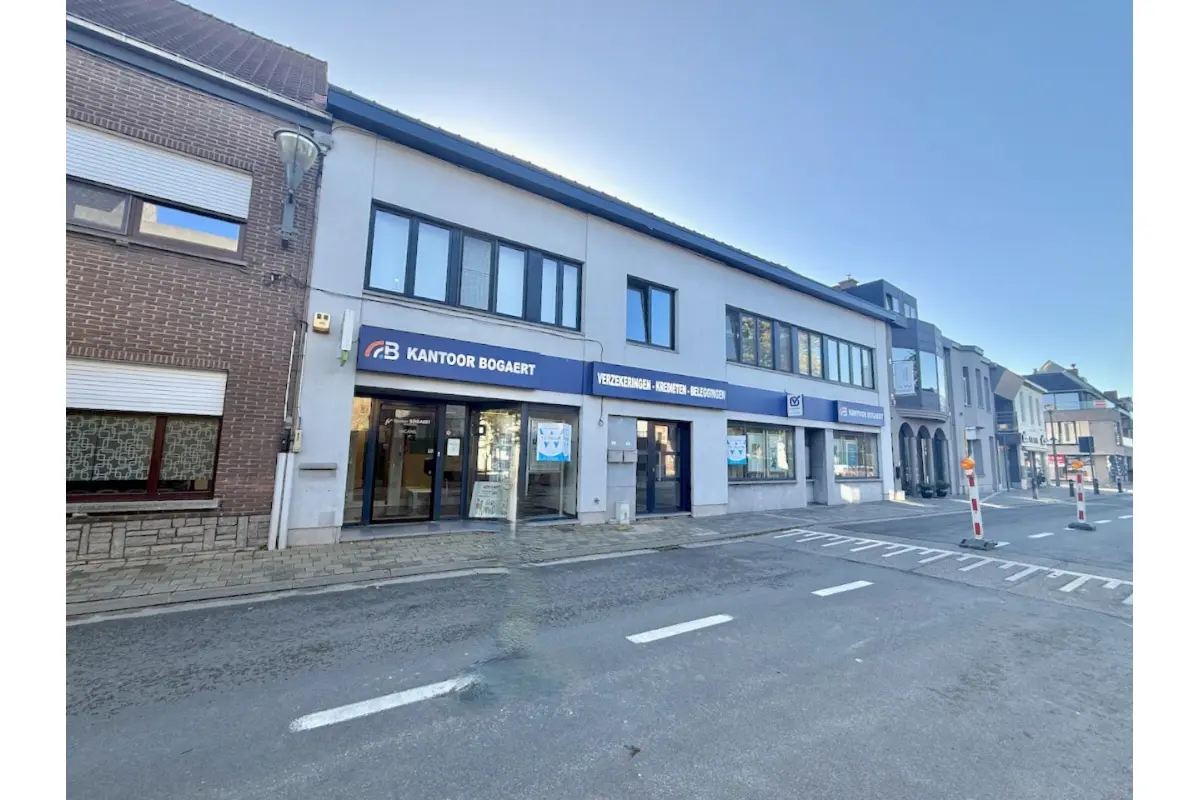 Handelszaak te  huur in Oosteeklo 9968 1200.00€  slaapkamers m² - Zoekertje 616882