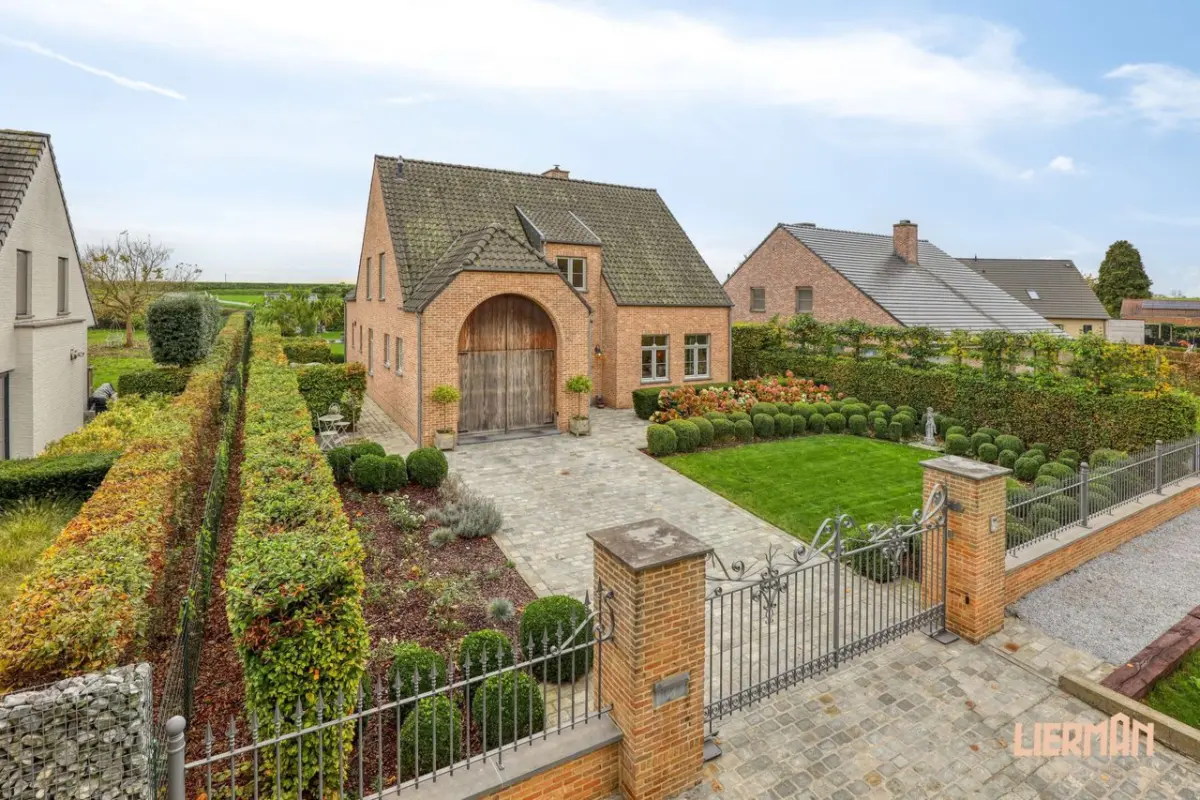 Villa te  koop in Geraardsbergen 9500 850000.00€ 4 slaapkamers 268.00m² - Zoekertje 617503